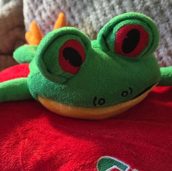 RAINFOREST CAFE FROG PILLOW CHA CHA - Picture 2 of 7